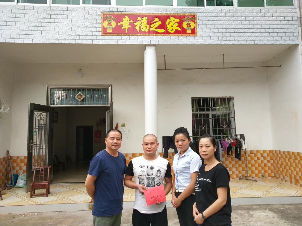 真情暖人心，集團領(lǐng)導探望生病職工
